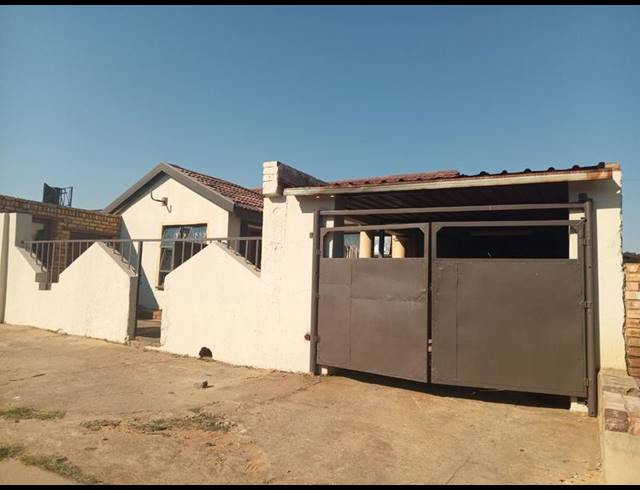 2 BEDROOM HOUSE FOR SALE IN KAGISO